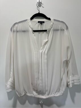 Willi Smith White Pleated V-Neck Blouse | Very Good Condition